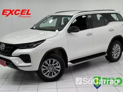 Toyota HILUX SW4 SRX 4X4 2.8 TB 7LUG AT na cor Branca em Curitiba / PR - 6789099