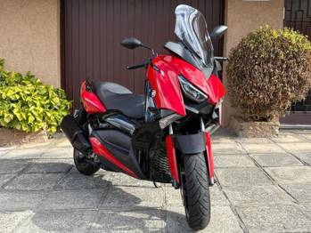 Yamaha XMAX 250