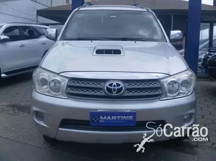 Toyota HILUX SW4 SRV 4X4 3.0 TB-IC 16V 7LUG AT na cor Prata em Palhoça / SC - 6298382