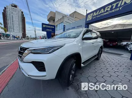 Toyota HILUX SW4 SRX 4X4 2.8 TB 7LUG AT6 na cor Branca em Palhoça / SC - 6833545