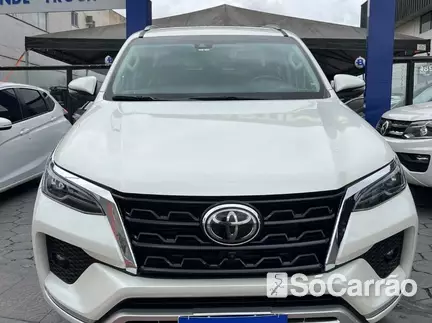 Toyota HILUX SW4 SRX 4X4 2.8 TB 7LUG AT na cor Branca em Palhoça / SC - 6860479