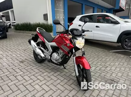 Yamaha FAZER FAZER YS250 RACING BLUE na cor Vermelha em Joinville / SC - 6807451