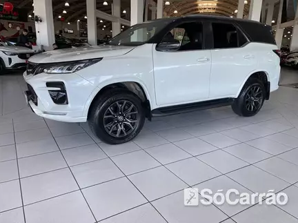 Toyota HILUX SW4 GR-S 4X4 2.8 TB 7LUG AT6 na cor Branca em Curitiba / PR - 6304827