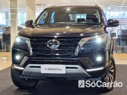 Toyota HILUX SW4 SRX 4X4 2.8 TB 7LUG AT na cor Preta em Curitiba / PR - 6766287